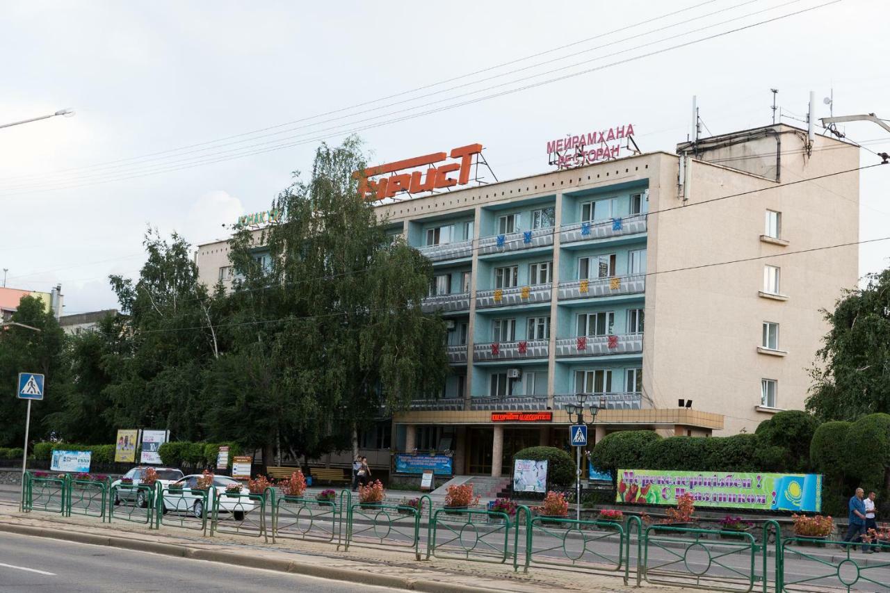 Tourist Hotel Ustʼ-Kamenogorsk Extérieur photo