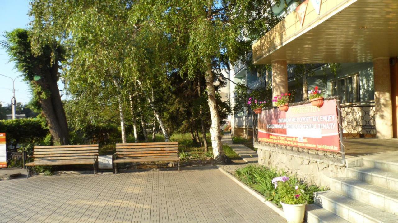 Tourist Hotel Ustʼ-Kamenogorsk Extérieur photo